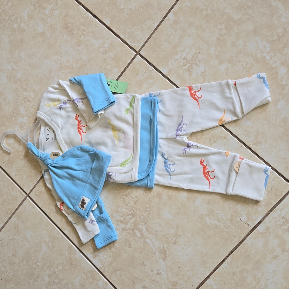 Monica & Andy organic baby boy 0-3 month outfit